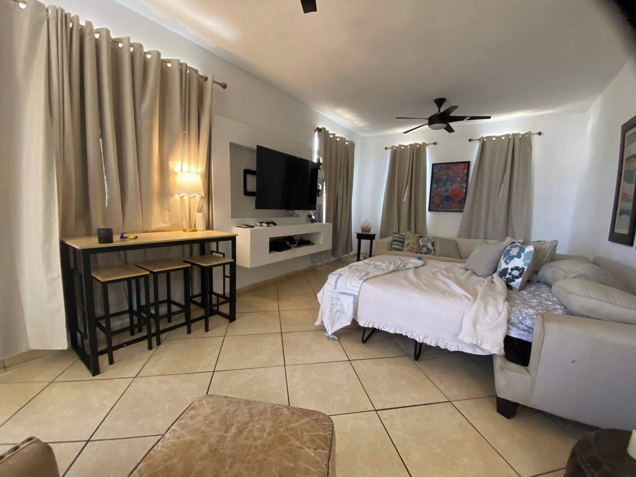 3 makuuhuonetta, silitysrauta/-lauta, internet, vuodevaatteet