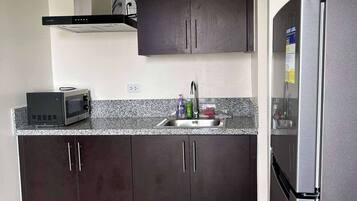 Fridge, microwave, cookware/dishes/utensils