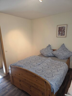 2 chambres, fer et planche à repasser, accès à Internet, literie fournie