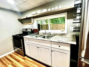 Kühlschrank, Ofen, Herdplatte, Toaster