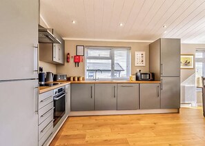 Fridge, oven, stovetop, toaster