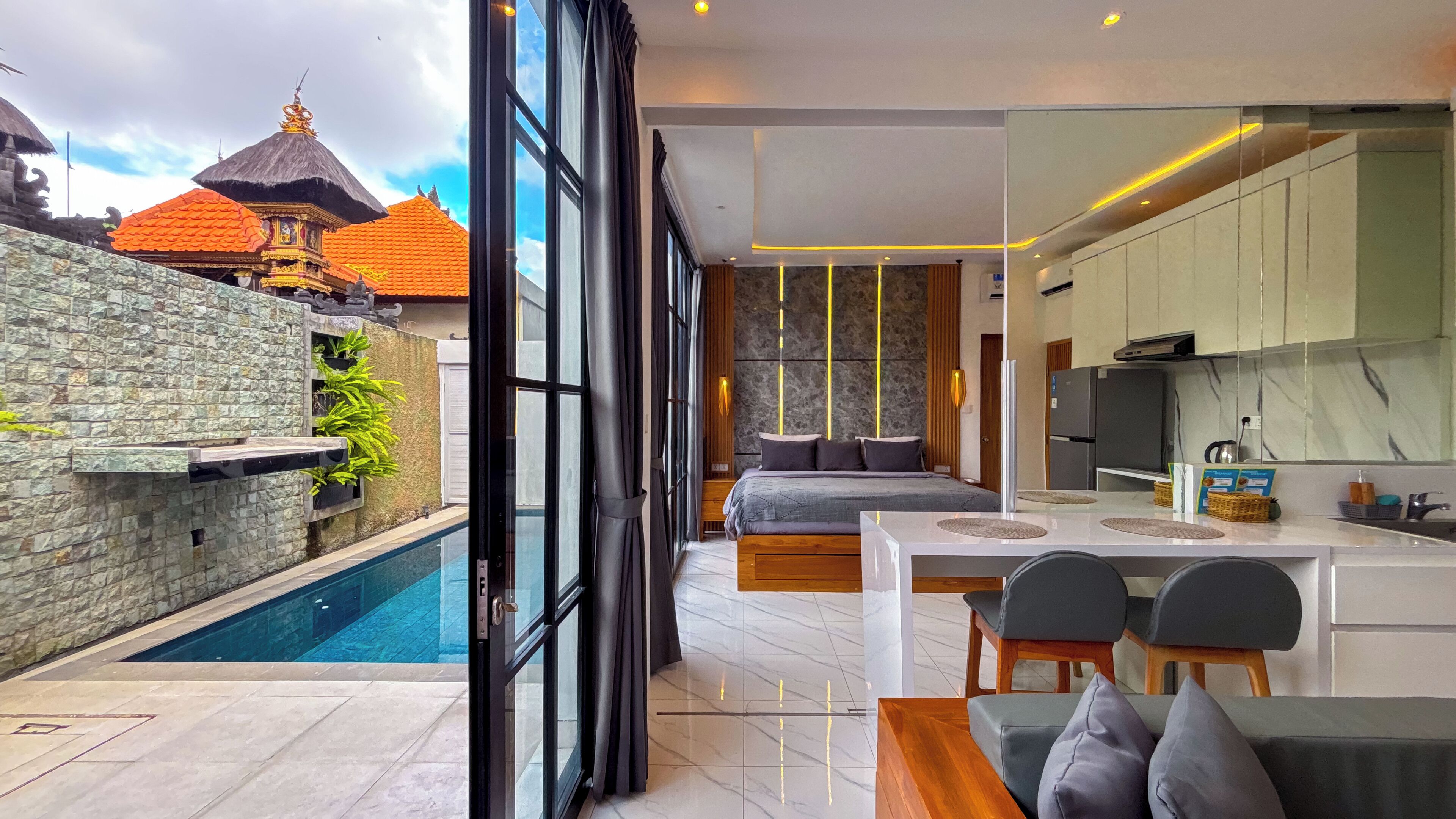 Luxury Villa, 1 Bedroom, Kitchenette, Pool View | In-room dining