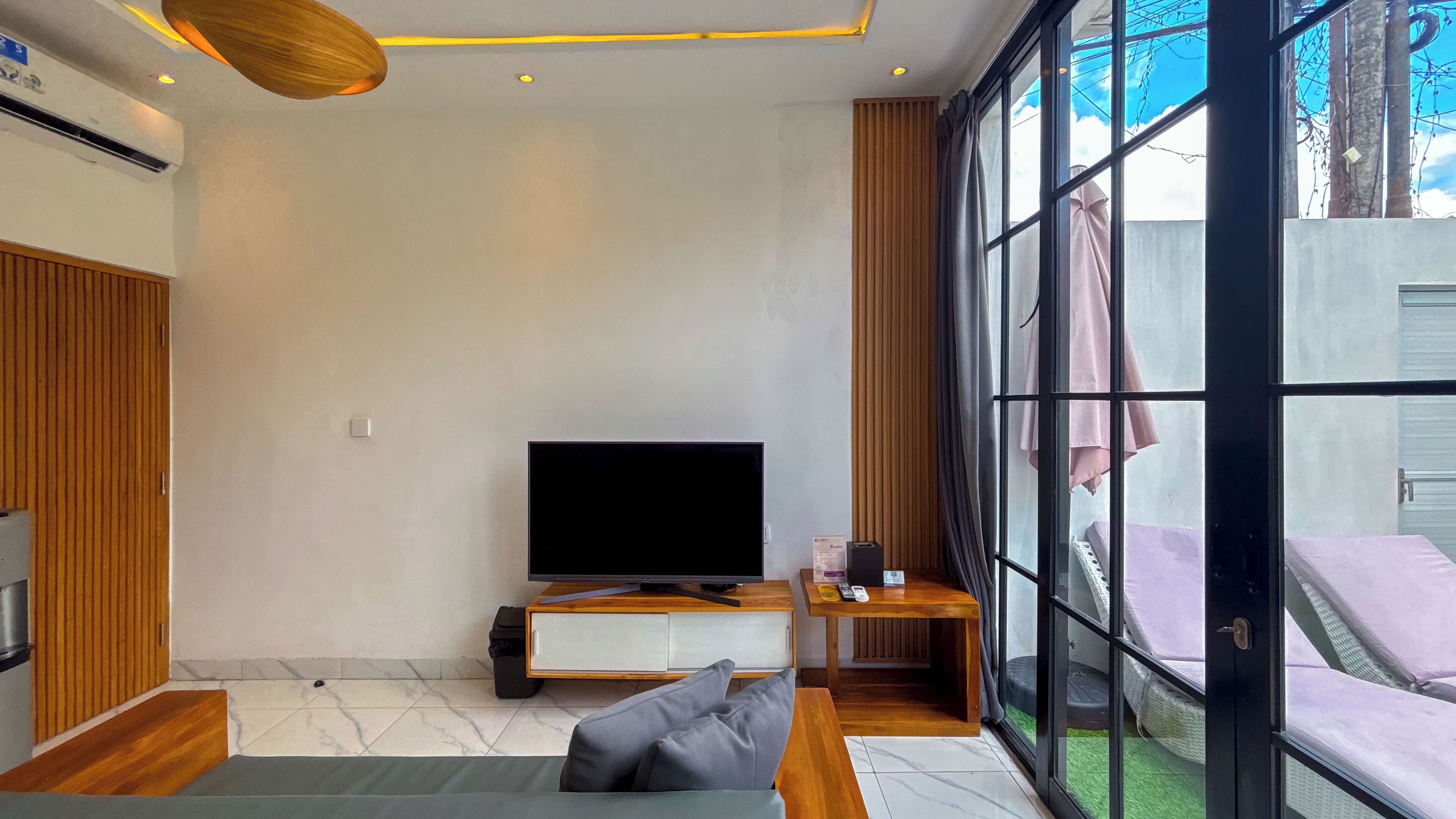 Luxury Villa, 1 Bedroom, Kitchenette, Pool View | Living area