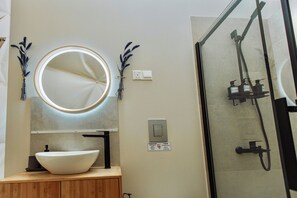 Shower, hair dryer, towels, soap - Eco-Boho Mountain Dome - Geometry Park (Agios Theodoros)
