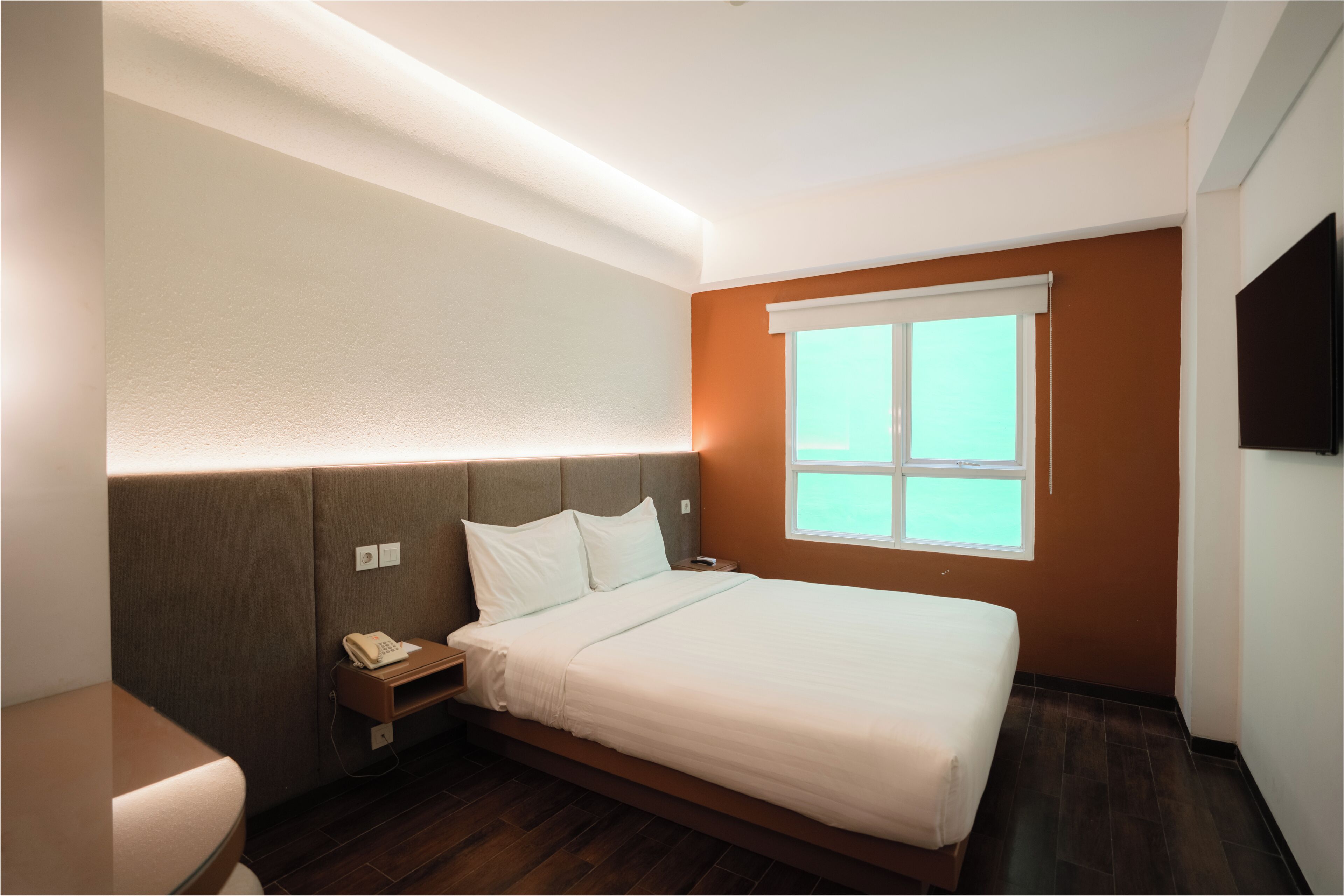 Superior King Room | Desk, laptop workspace, iron/ironing board, free cots/infant beds
