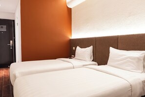Habitación Deluxe con 1 cama doble o 2 individuales | Escritorio y espacio para trabajar con un portátil