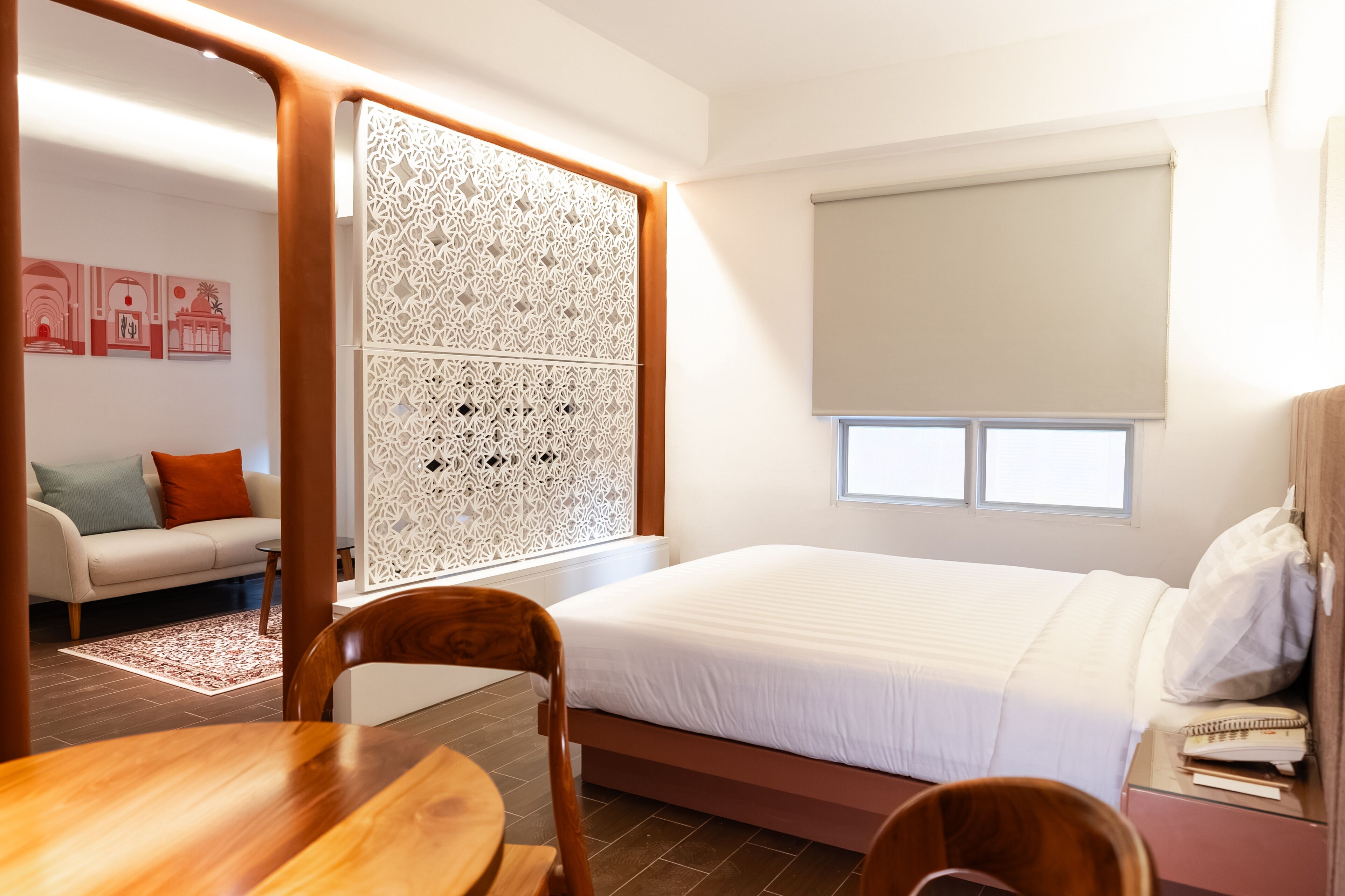 Executive Suite | Desk, laptop workspace, iron/ironing board, free cots/infant beds