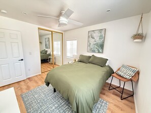 3 bedrooms, desk, iron/ironing board, free WiFi