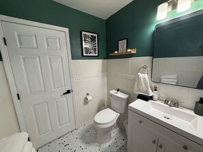 Hair dryer, towels, soap, toilet paper - FIFA Ready! Fun Arcade, AC near SoFi + Parking (South Gate)