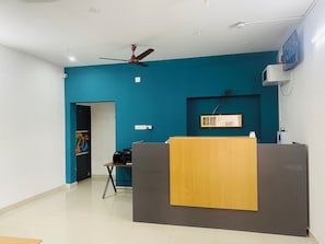 Quầy tiếp tân