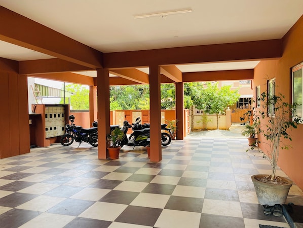 Bãi đậu xe tự phục vụ miễn phí