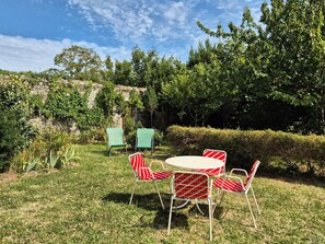 House | Outdoor dining