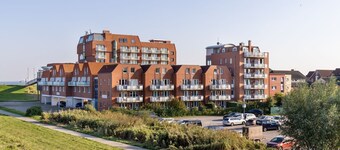 Vacation apartment with terrace and garden on the dike and the North Sea beach -
