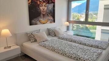 2 bedrooms, iron/ironing board, free WiFi