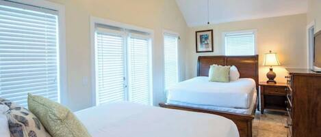 4 dormitoris, planxa i posts de planxar, wifi gratuïta i roba de llit