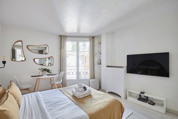 Apartment | 1 bedroom, laptop workspace, iron/ironing board, bed sheets