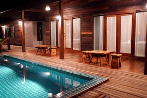 15 outdoor pools