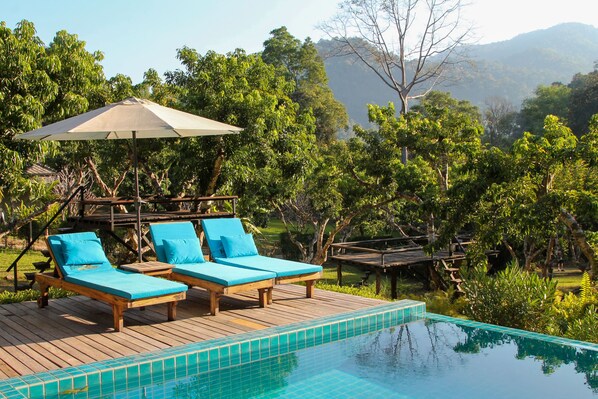 15 kolam renang outdoor