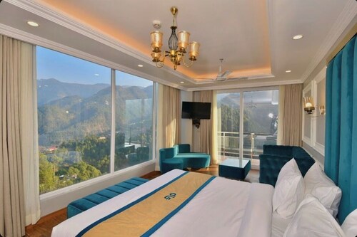 Claret inn by Lawrence Hotels