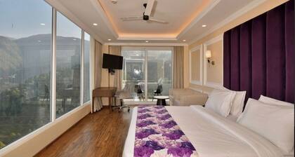 Claret inn by Lawrence Hotels