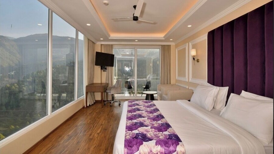 Claret inn by Lawrence Hotels