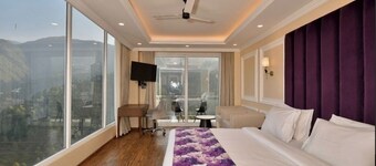 Claret inn by Lawrence Hotels