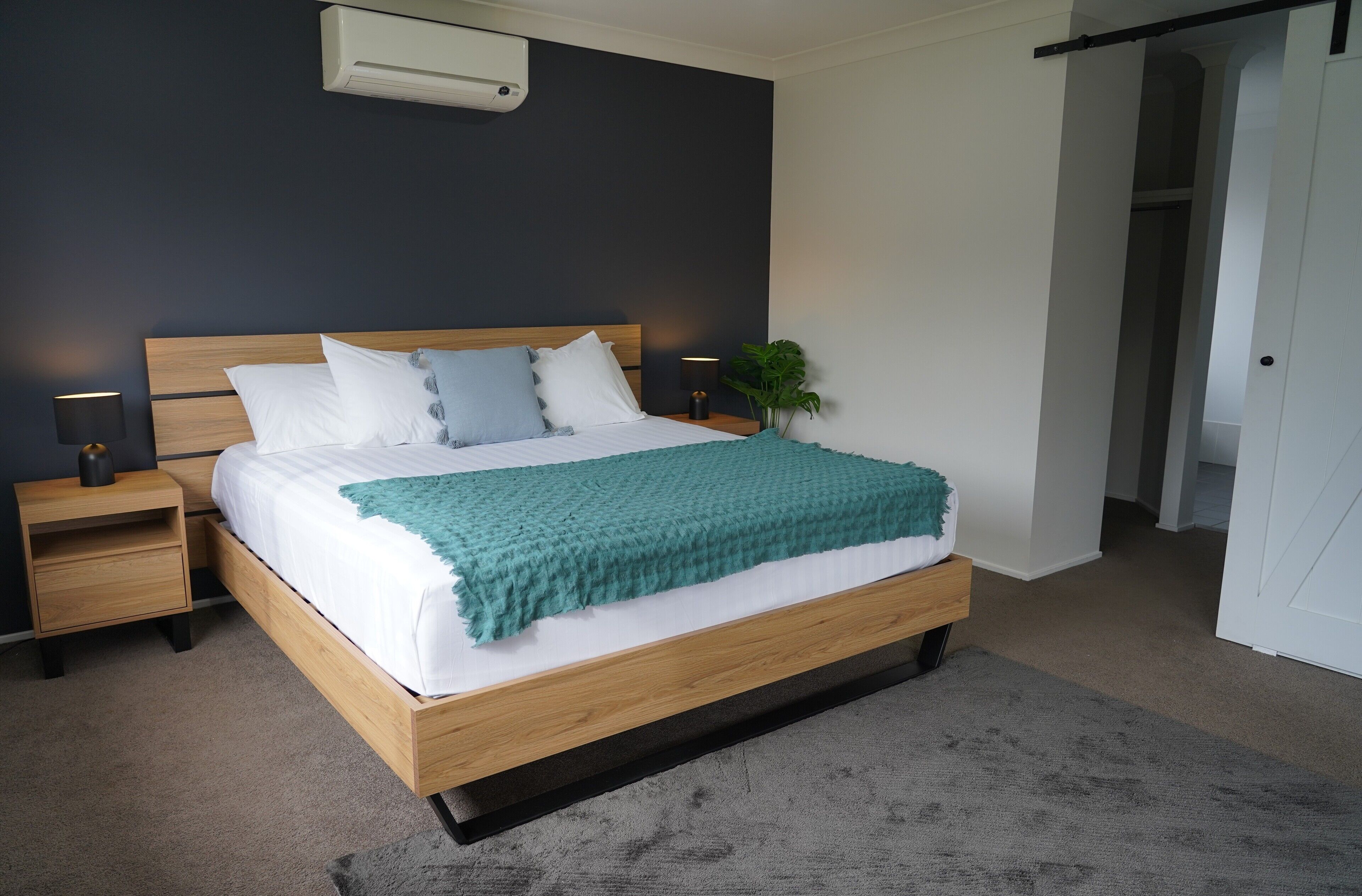 4 dormitorios, tabla de planchar con plancha, wifi gratis y ropa de cama