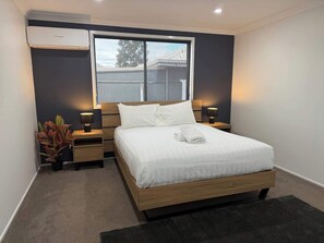 4 habitaciones, tabla de planchar con plancha y wifi gratis 