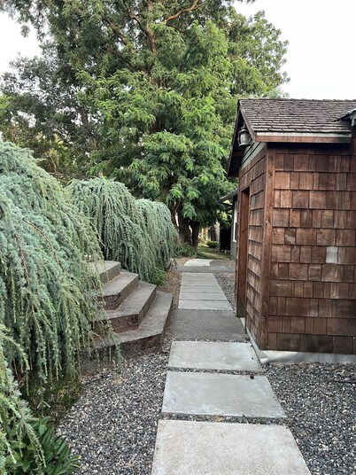 The Lyle House - a Cozy Retreat