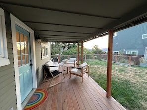 Terrace/patio - The Lyle House - a Cozy Retreat (Lyle)