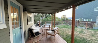 The Lyle House - a Cozy Retreat