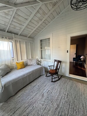 Interior - The Lyle House - a Cozy Retreat (Lyle)