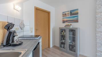 Refrigerador, microondas, parrilla de estufa y tostadora