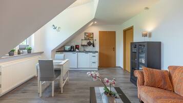 TV, ping pong, books, stereo