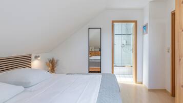 1 bedroom, travel cot, free WiFi