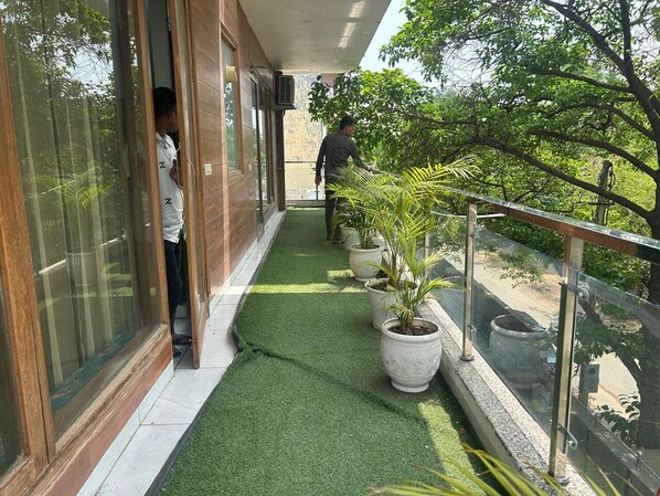 Deluxe Double Room, Balcony, City View | Balcony - Tanvi Premium Residency (Gurugram)