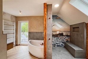 4 bedrooms, desk, iron/ironing board, free WiFi - Modern natural idyll: Spacious vacation home near the Karnin lift bridge for 10 guests. (Usedom)