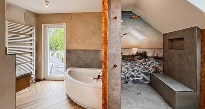 Modern natural idyll: Spacious vacation home near the Karnin lift bridge for 10 guests.