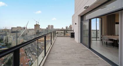 Luxury Penthouse with Fabulous Views By Isrentals