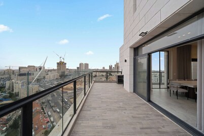 Luxury Penthouse with Fabulous Views By Isrentals