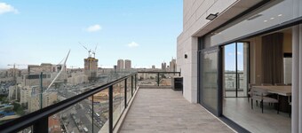 Luxury Penthouse with Fabulous Views By Isrentals