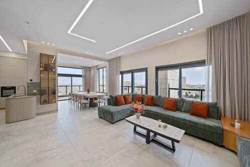 Luxury Penthouse with Fabulous Views By Isrentals