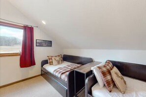 5 室のベッドルーム、旅行用ベビーベッド、WiFi、ベッドシーツ
