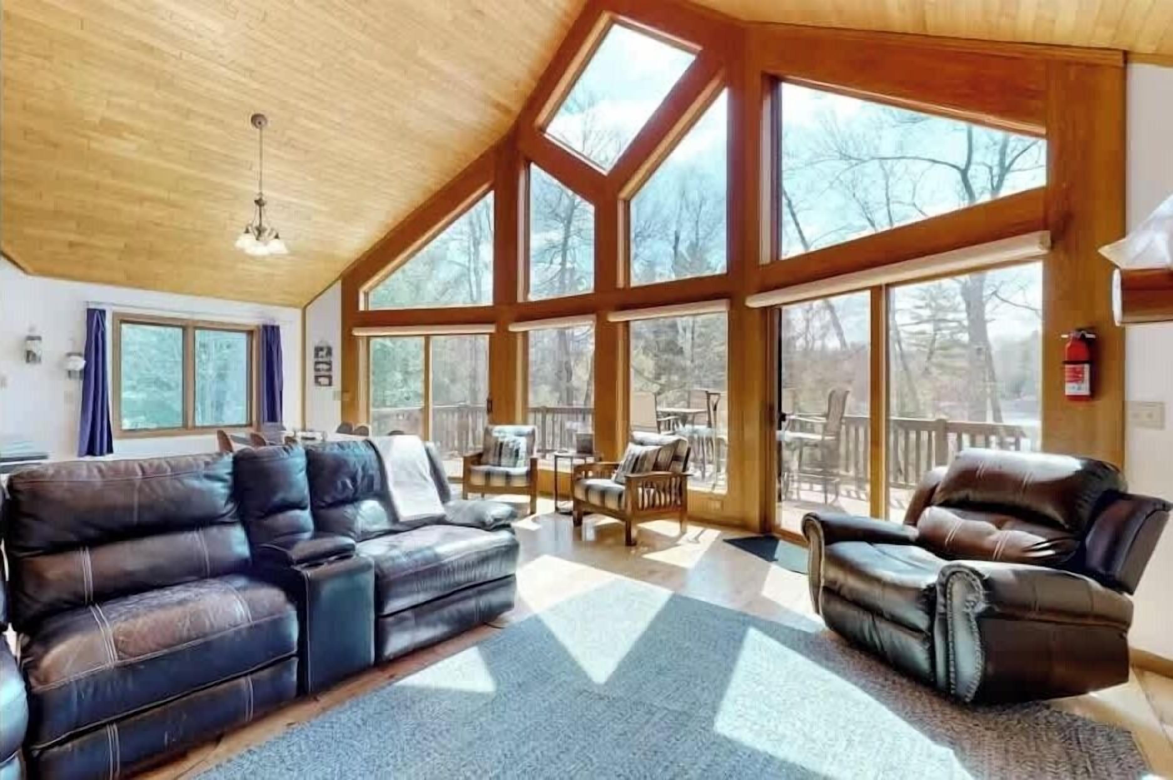 TV connectée, cheminée, espaces bureaux