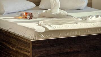 Hochwertige Bettwaren, Minibar, Zimmersafe, Schreibtisch