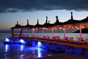 Playa privada y arena blanca