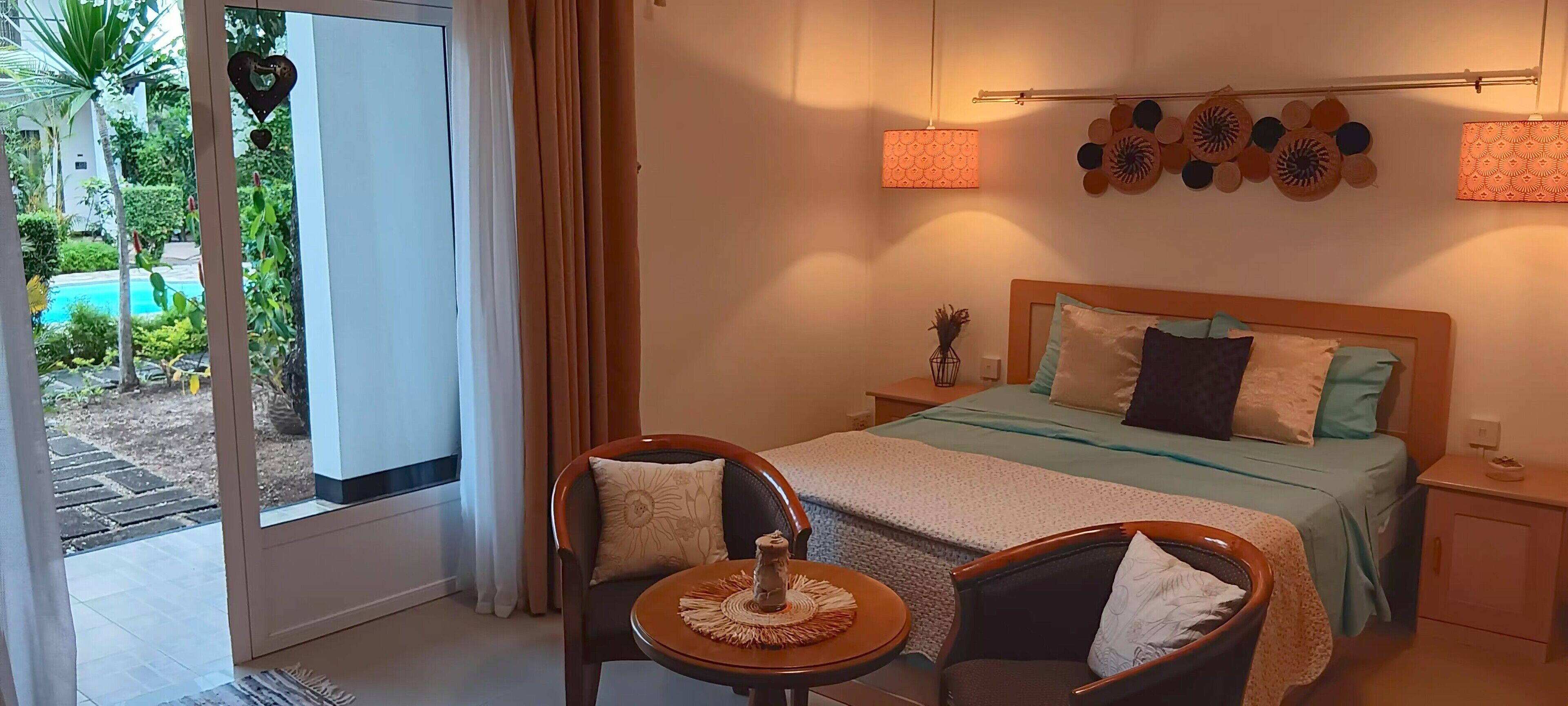 Monolocale Standard, patio, vista piscina | Una cassaforte in camera, una scrivania, postazione laptop