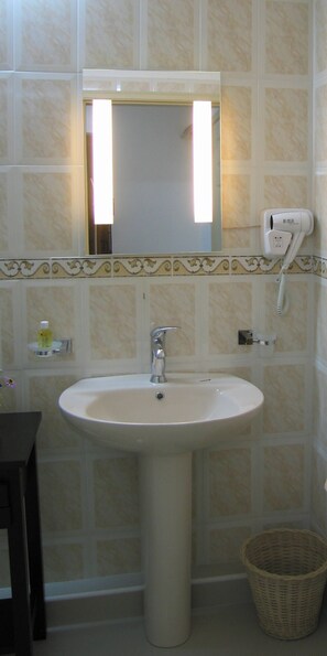 Shower, hair dryer, towels, soap - Aqua (Trou aux Biches)