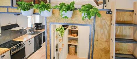 冰箱、微波炉、烤箱、炉灶