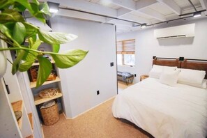 2 bedrooms, travel cot, WiFi, bed sheets